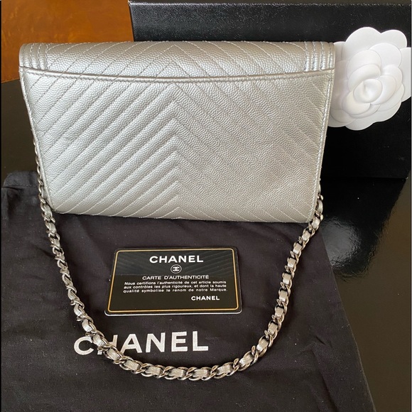 ❌SOLD❌CHANEL WOC Clutch Chevron Grey Metallic - Picture 5 of 12